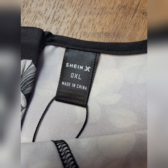 FREE W BUNDLE Shein X Karol Dias cropped tank top - Picture 4 of 11